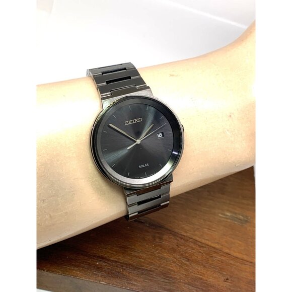 Seiko Men's Watch SNE481 Essentials Solar Black Dial Date Stainless Steel 40mm - Picture 11 of 13